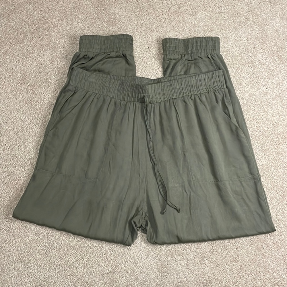 Hem & Thread Olive light weight joggers size Large